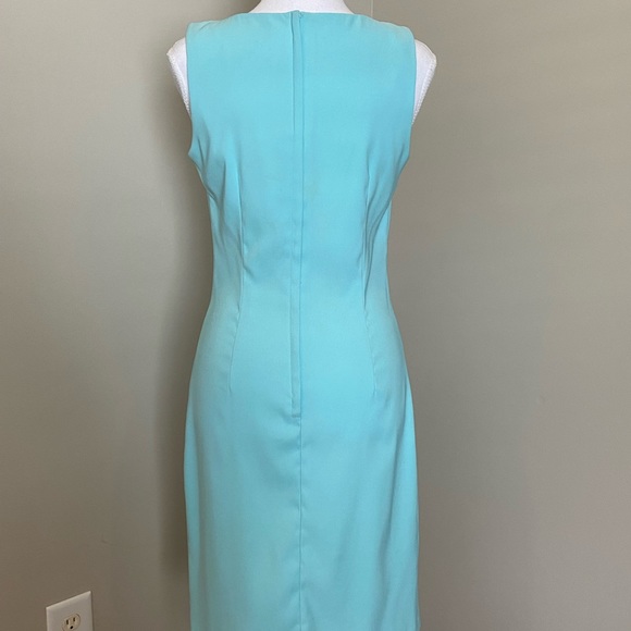 Sky Blue Square-neck, Sleeveless Shell Dress - Picture 5 of 8